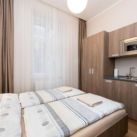 Manesova Astra Apartment Praha Bagian luar foto