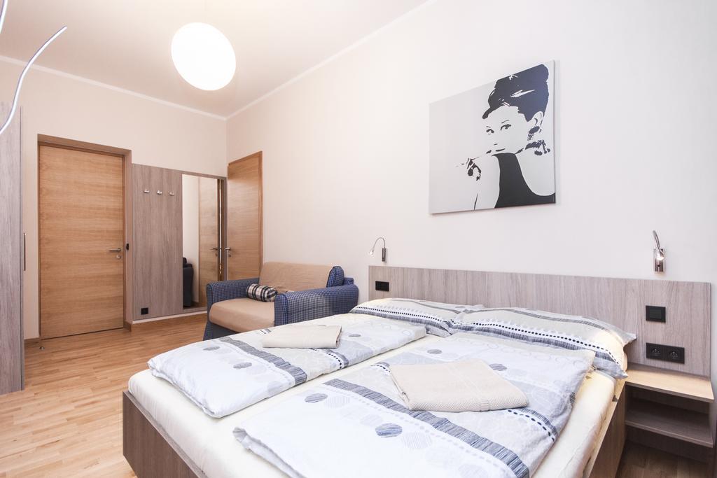 Manesova Astra Apartment Praha Ruang foto