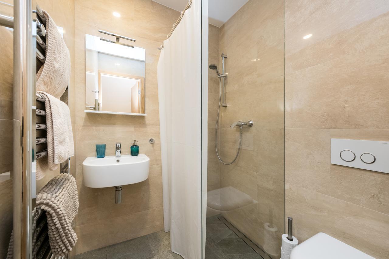 Manesova Astra Apartment Praha Bagian luar foto